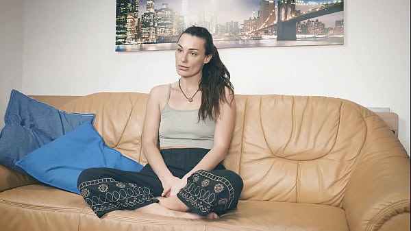 Nonton Former Catwalk Model Tanya On Our Casting Couch thumbnail