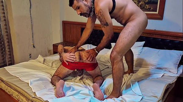 Play MP4 - TROCA-TROCA &period; METI PICA E ENCHI O CU DO PROFESSOR DOTADO DE LEITE