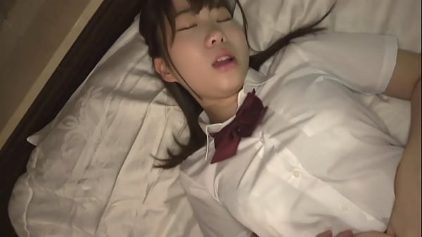 Play MP4 - 【Hカップ巨乳】【しかも1●歳】過去最大級のおっぱいをもつJ系「いおちゃん」と乳揺れ ！&num;制服 &num;巨乳 &num;爆乳 &num;Hカップ【われめちゃん&sol;いお&lpar;1●&rpar;&sol;&num;010】