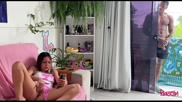 Meu Padrasto Me Pegou Batendo Uma E Me Fez Gozar At&eacute; Jorrar Leite Na Minha Bucetinha (cena Completa) thumbnail