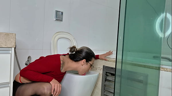 Nonton Sexy Milf Humiliated And Used At The Toylet Rough And Nasty Anal And Piss Fun Promo thumbnail