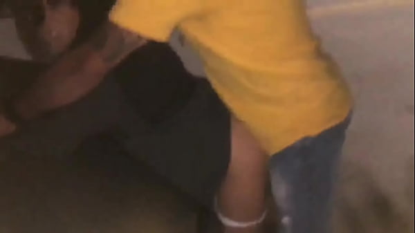 Play MP4 - Novinha transa na rua sem camisinha