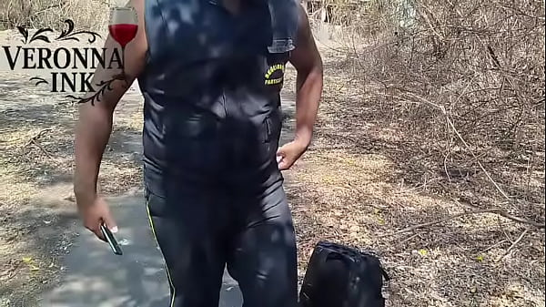 Seguran&ccedil;a uniformizado virando banco de buceta 1 