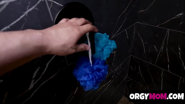 Nonton Laundry Time With Stepmom Sophia Locke - Orgymom thumbnail