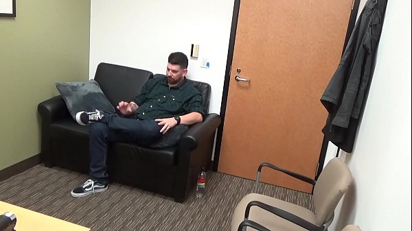 Play MP4 - Jack shows off his Piercing at casting couch