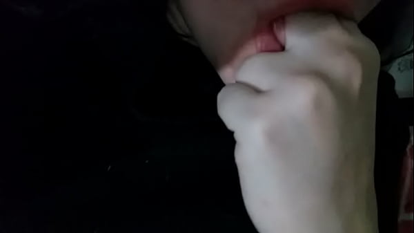 Safada com a buceta melada 