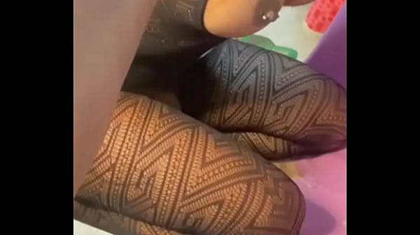 corretora de_imóveisvoltadapara o_cliente_engoliu_pau e abriu as pernas nafrente_de um comprador_para vender um apartamento