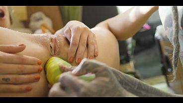 Nonton Roadtrip Lesbians Tattooed Bad Girl Anal Fucks Her Petite Friend In Classic Van thumbnail