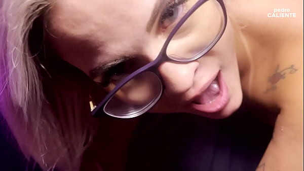 Camgirl Gemeu Alto Pro Meu Pau Na Frente Do Marido thumbnail