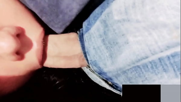 Saca mi bragas para que me chupe todo y yo le hagouna buena mamada de_polla