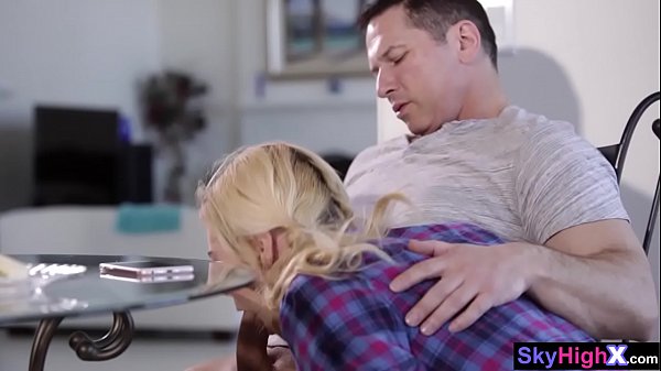 Blonde teen wants to feel astrong guys cock_in her pussy