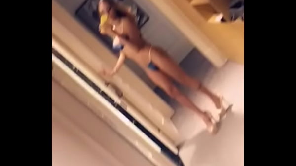 ⋆ Boneca magrinha no espelho