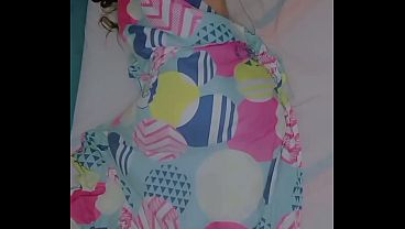 Nonton Padrastro Esp&iacute;a A La Putica Hijastra Masturb&aacute;ndose Y Termina D&aacute;ndole Toda Su Leche thumbnail