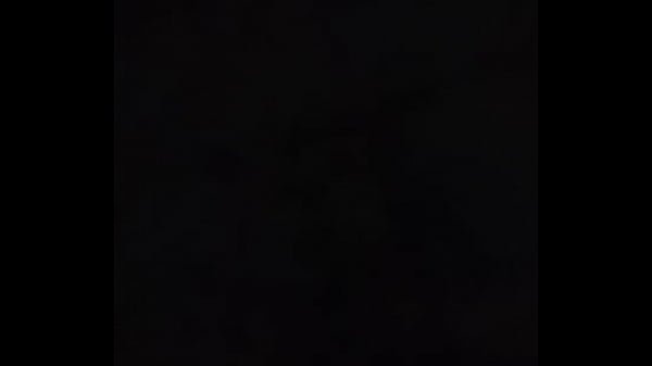 Dedeandome en_mi cocheescuchacon audifonos