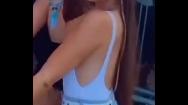 Gostosa descendo at&eacute; o ch&atilde;o 