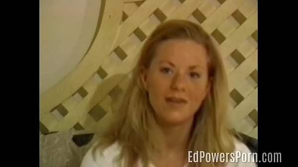 Play MP4 - Teen in retro porn threeway with milf