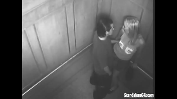 Play MP4 - Couple Sex in Elevator Caugh on Cam