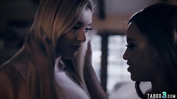 Lesbian blondie helps_to ebony GF relaxingbefore work