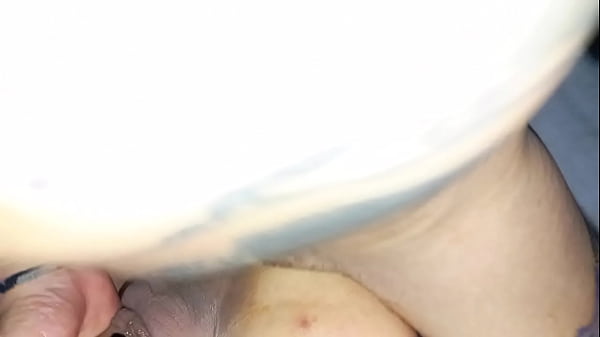 Play MP4 - Le met&iacute; un cubo de hielo por el culo