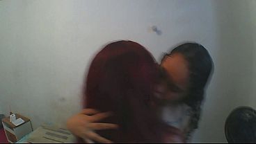 Nonton Minha Primeira Vez Outra Mulher (amador Brasileiro) &mdash; Eu Disse Que Era S&oacute; Um Beijo... Mas Foi Muito Al&eacute;m (sem Tarja No Red E Sheer) thumbnail