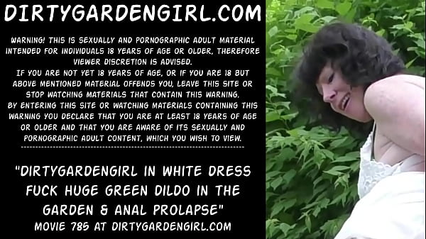 Dirtygardengirl in_white dress fuckhuge green dildo in thegarden_anal prolapse
