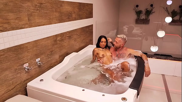 Hot chat and lots of dick in this hot brunette's ass and real cumshot from her screaming ass vagninho e nick niquita 