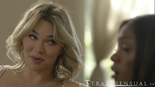 Play MP4 - My roommate didn't know her friend had a cock&comma; she ends up eating it