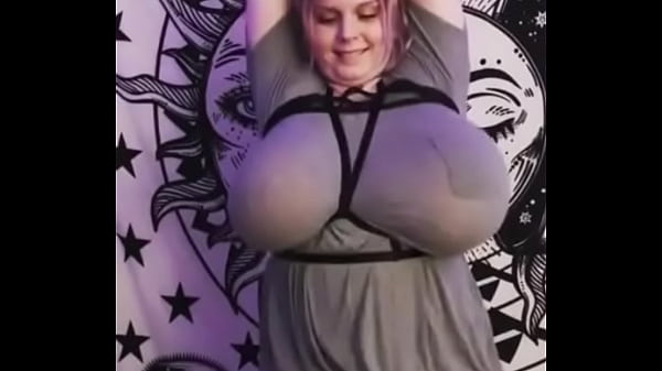 Play MP4 - Huge natural tits swing