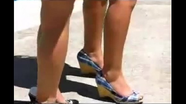 Play MP4 - Mariana and Camila Davalos - Photo Shoot