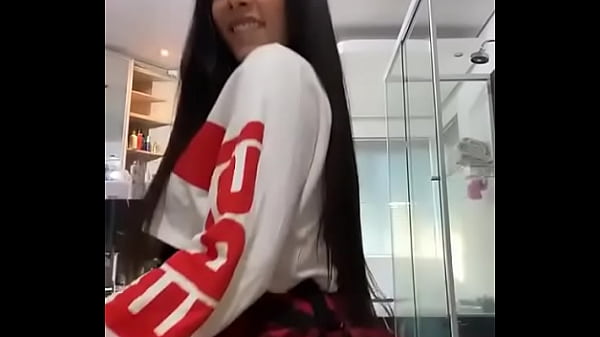 Juliana CloseFriends rebolando com calcinha vermelha 