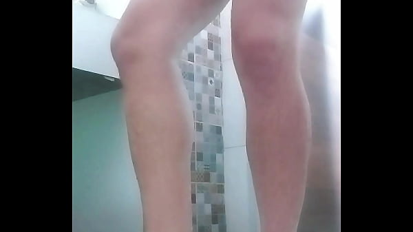 Play MP4 - I went to take a shower in a hotel's public bathroom and they caught me showing off and I was embarrassed