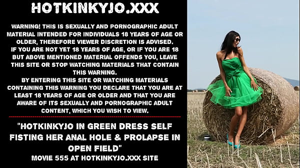 Hotkinkyjo in_green dress self_fisting_her anal hole prolapse_in open_field