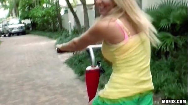 Play MP4 - anal first poking