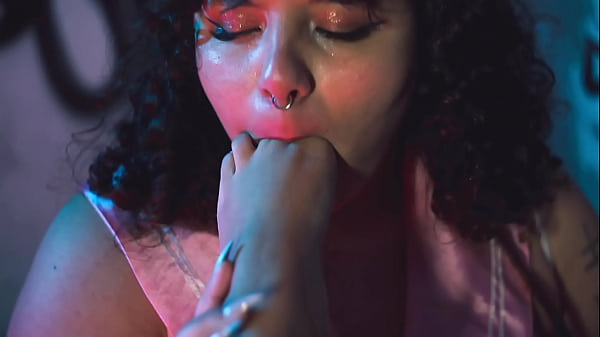 Chubby Sluts Love Feet and Pussies 