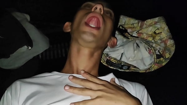 ofereci carona pra um rapaz e comi gostoso ele 