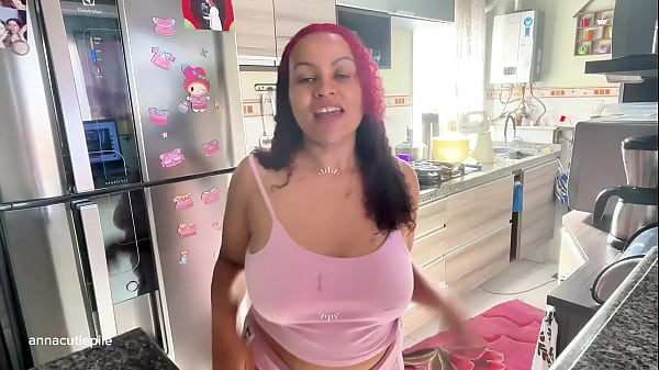 Nonton Chubby Girl Accidental Farting While Baking Cute Cupcakes thumbnail