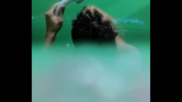 trai thẳng cu bự tắm  1 