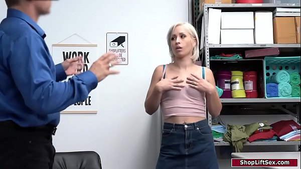 Play MP4 - Blonde has anal sex with security guard