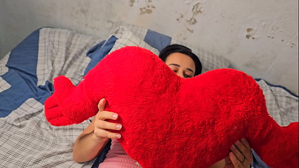 Primeira rela&ccedil;&atilde;o sexual virgem dei um mimo para namorada ganhei sua bucetinha virgem 