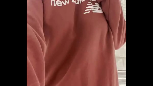 Nonton Baggy Jumpers Hide All The Good Stuff! Love Lifting It Up To Show Off My Body And Big Tits thumbnail