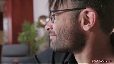 Nonton Zlata Shine Comforts Her Stressed Bf.the Guy Is Caressing The Russian Milf,he Rims And Fingers Her Ass.the Big Tits Gf Blowjobs Then Gets Ass Fucked. thumbnail