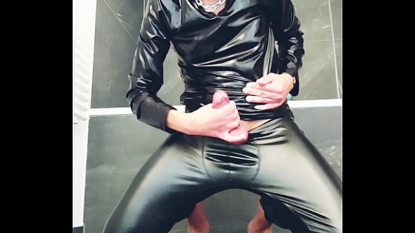 Leather Pig Masturbation thumbnail