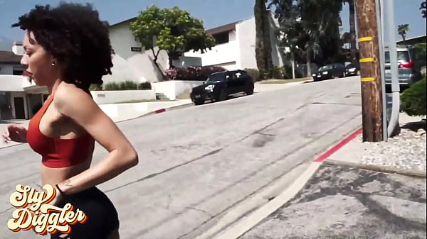 Nonton Freckle Lemonade Gets Stretched Before Her Morning Run thumbnail