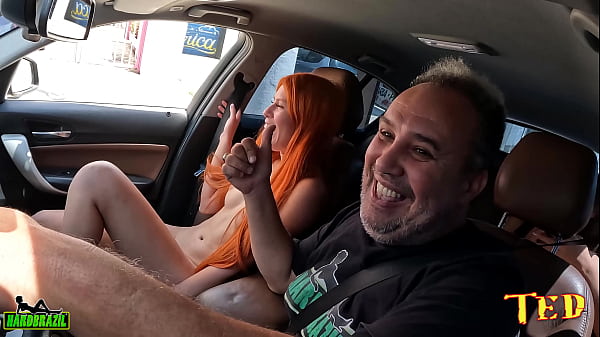 Play MP4 - linda ruiva resolve ser atriz porn&ocirc; e entrou pelada no carro