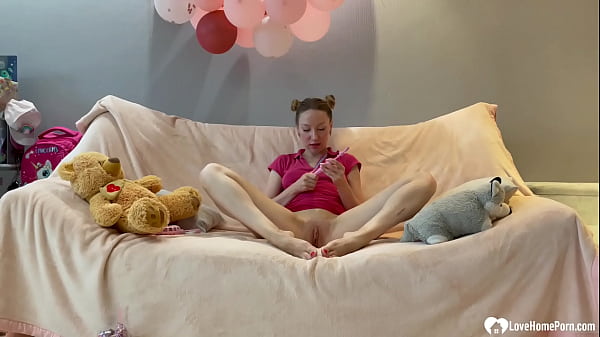 Busty beauty takes selfies duringa hot solo