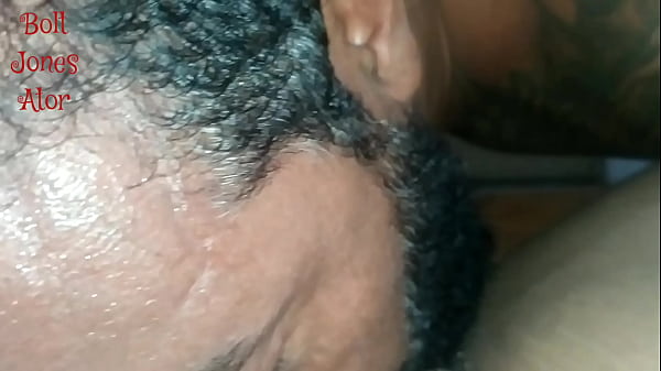 Gordinha ganhando uma chupada na xota e tomando no cuzinho. 