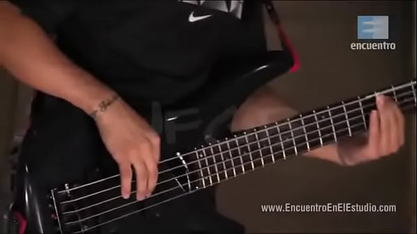 Damas gratis no lo dejan salir porque mujer lo tiene con la correa