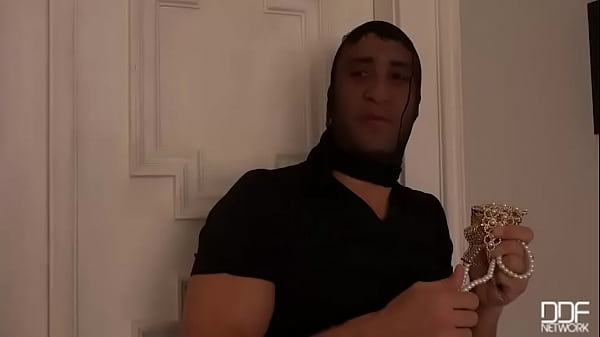 A Robber'_s Surprise: Busty Blonde Banged By Burglar