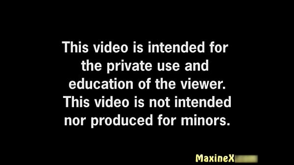 Nonton What A Solo Performance! Maxine X Vibes & Fucks Herself! thumbnail