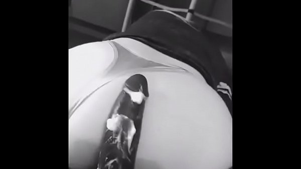 Mi esposa gozando con un negro 